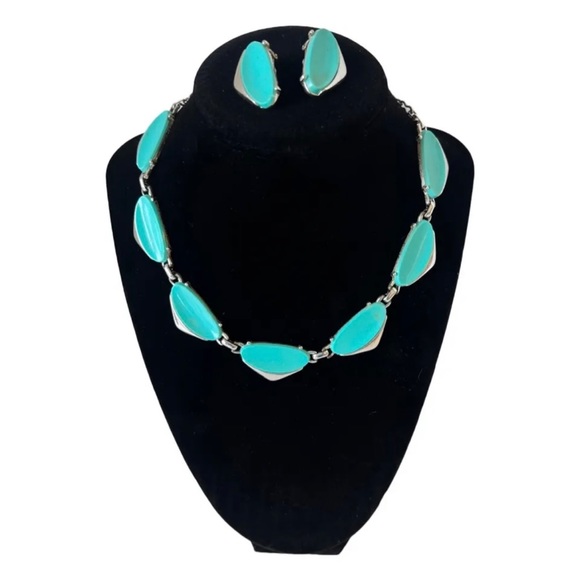 Vintage Shiny Silver and turquoise Necklace and Clip on Earrings - Picture 2 of 4